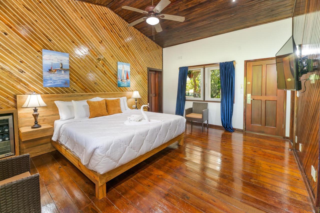 Roatan Yacht Club&Dive Center Hotel French Harbour Buitenkant foto