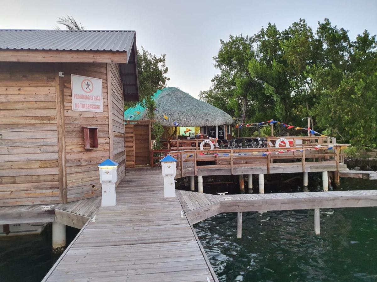 Roatan Yacht Club&Dive Center Hotel French Harbour Buitenkant foto