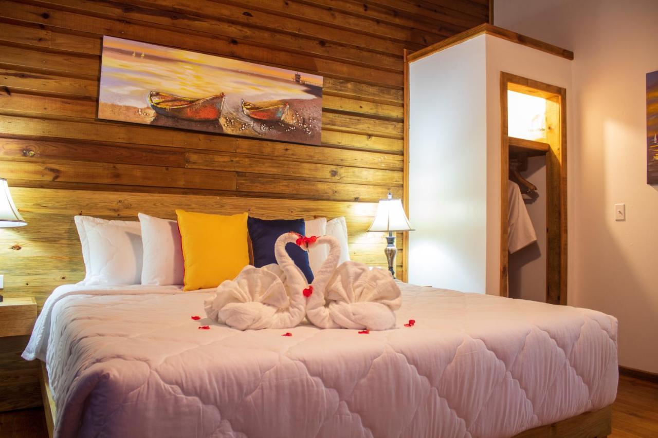 Roatan Yacht Club&Dive Center Hotel French Harbour Buitenkant foto