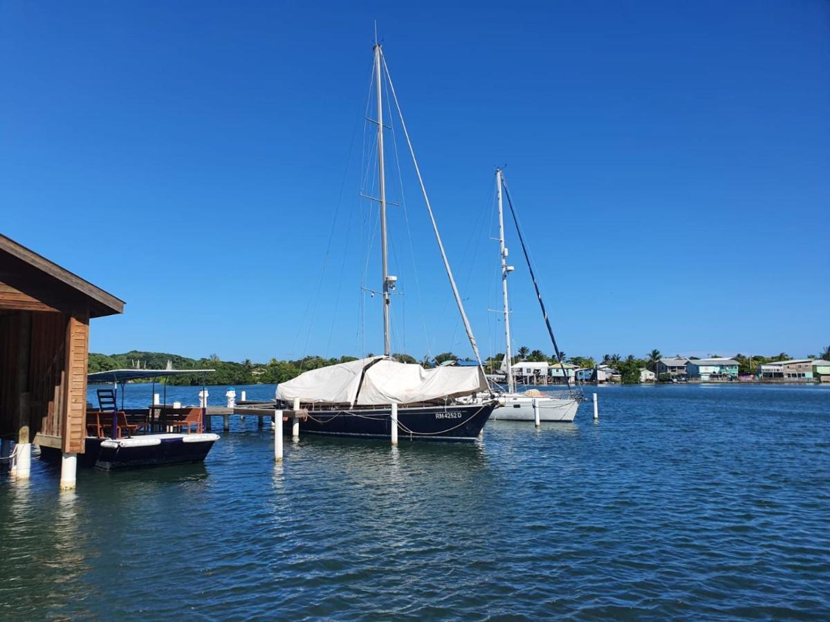 Roatan Yacht Club&Dive Center Hotel French Harbour Buitenkant foto