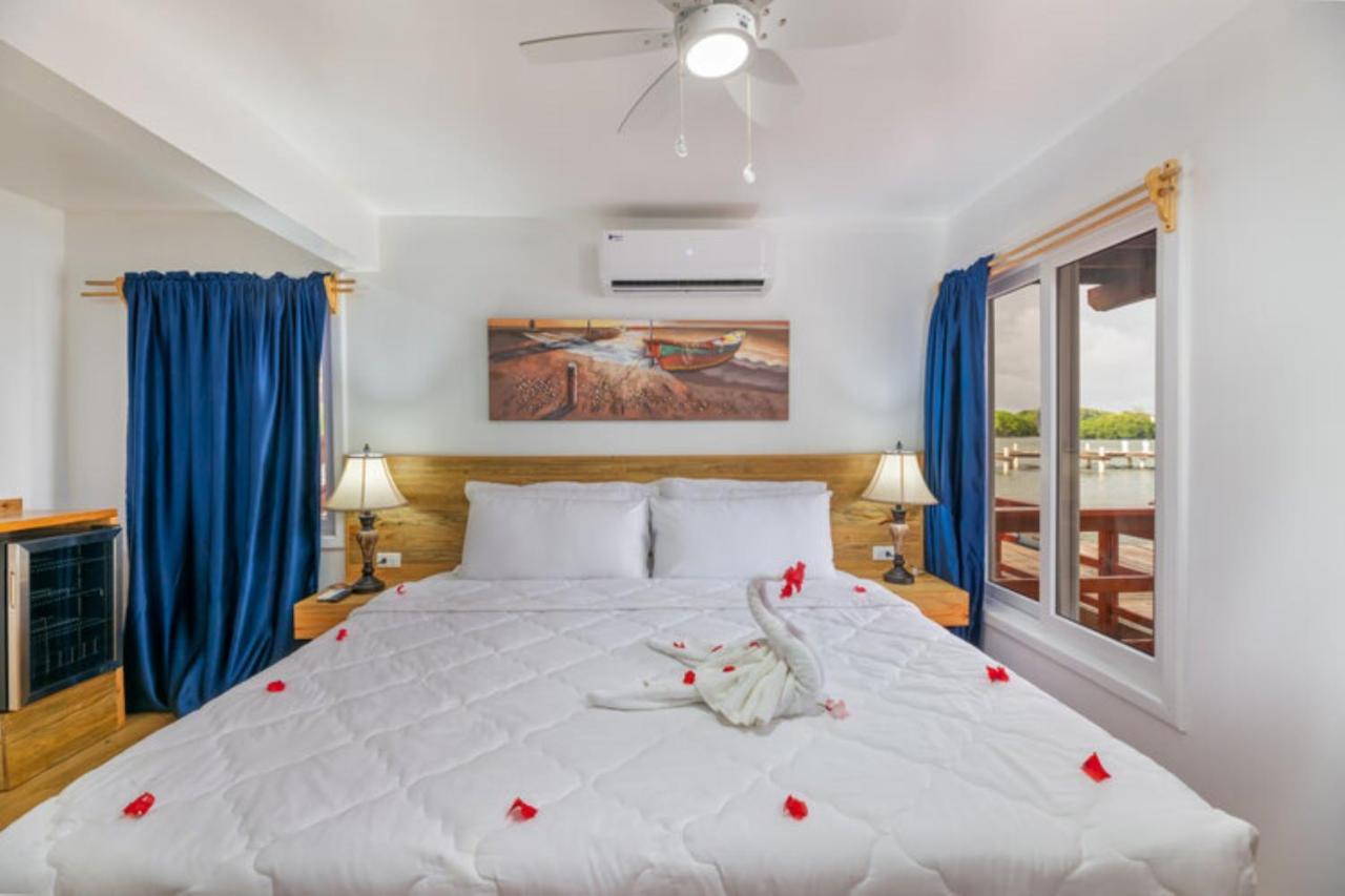 Roatan Yacht Club&Dive Center Hotel French Harbour Buitenkant foto