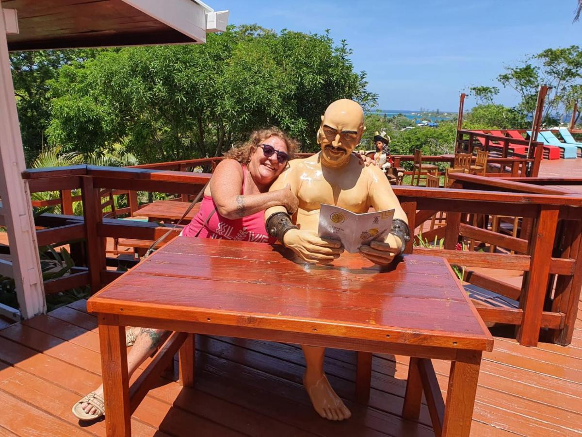 Roatan Yacht Club&Dive Center Hotel French Harbour Buitenkant foto
