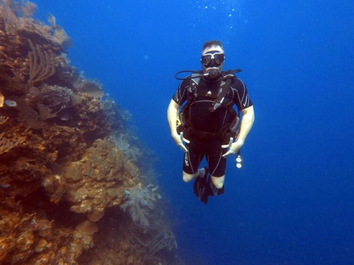 Roatan Yacht Club&Dive Center Hotel French Harbour Buitenkant foto