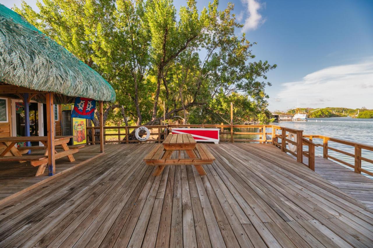 Roatan Yacht Club&Dive Center Hotel French Harbour Buitenkant foto
