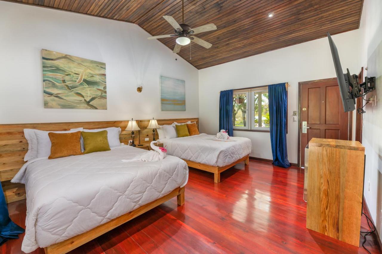 Roatan Yacht Club&Dive Center Hotel French Harbour Buitenkant foto
