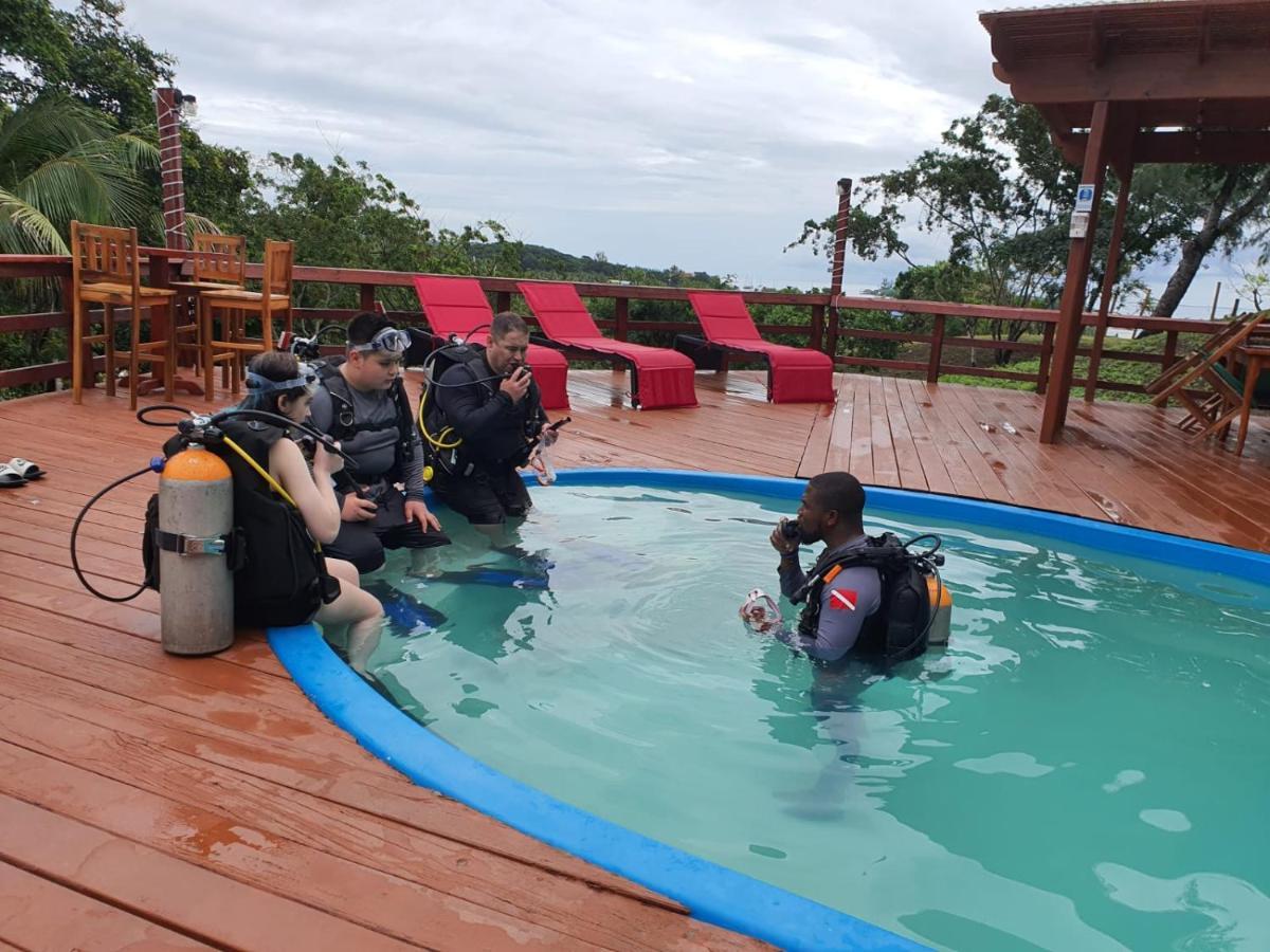 Roatan Yacht Club&Dive Center Hotel French Harbour Buitenkant foto