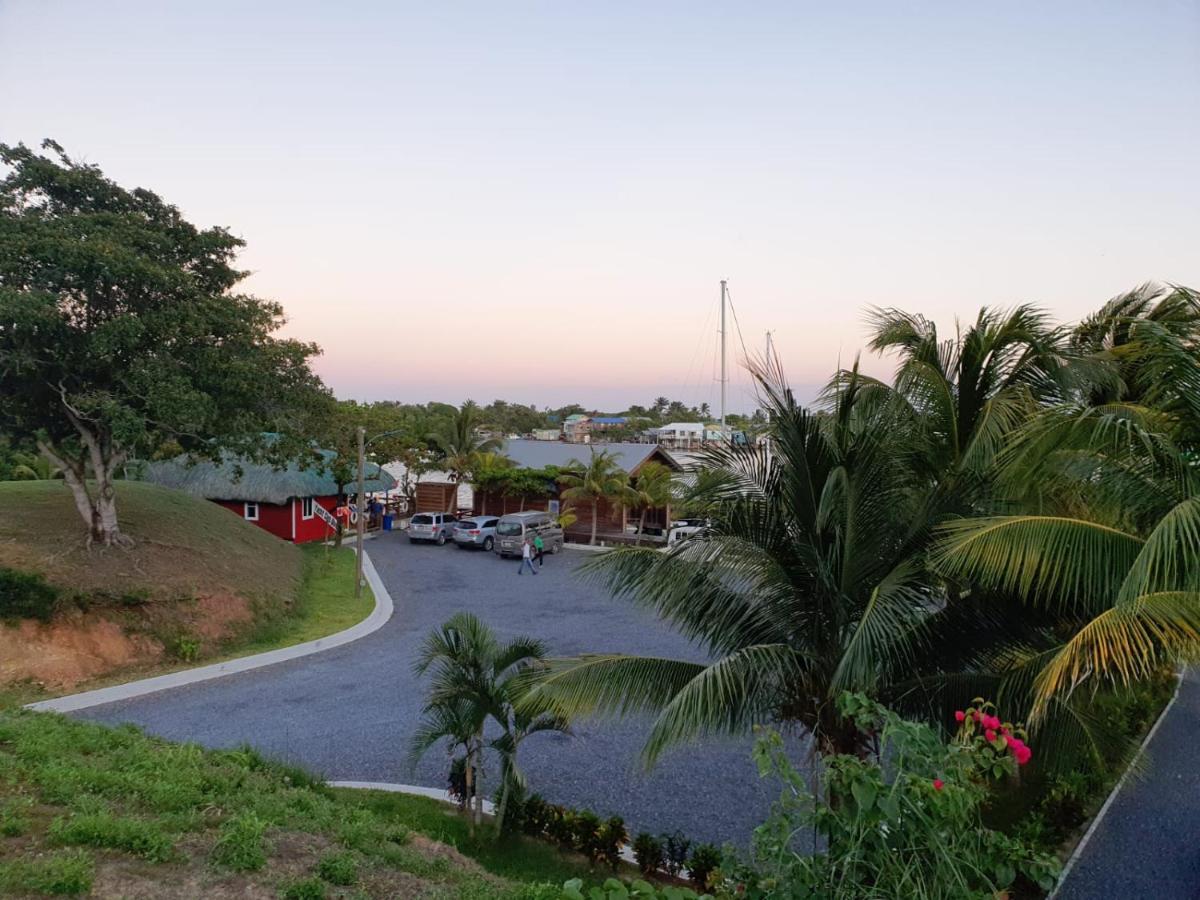 Roatan Yacht Club&Dive Center Hotel French Harbour Buitenkant foto