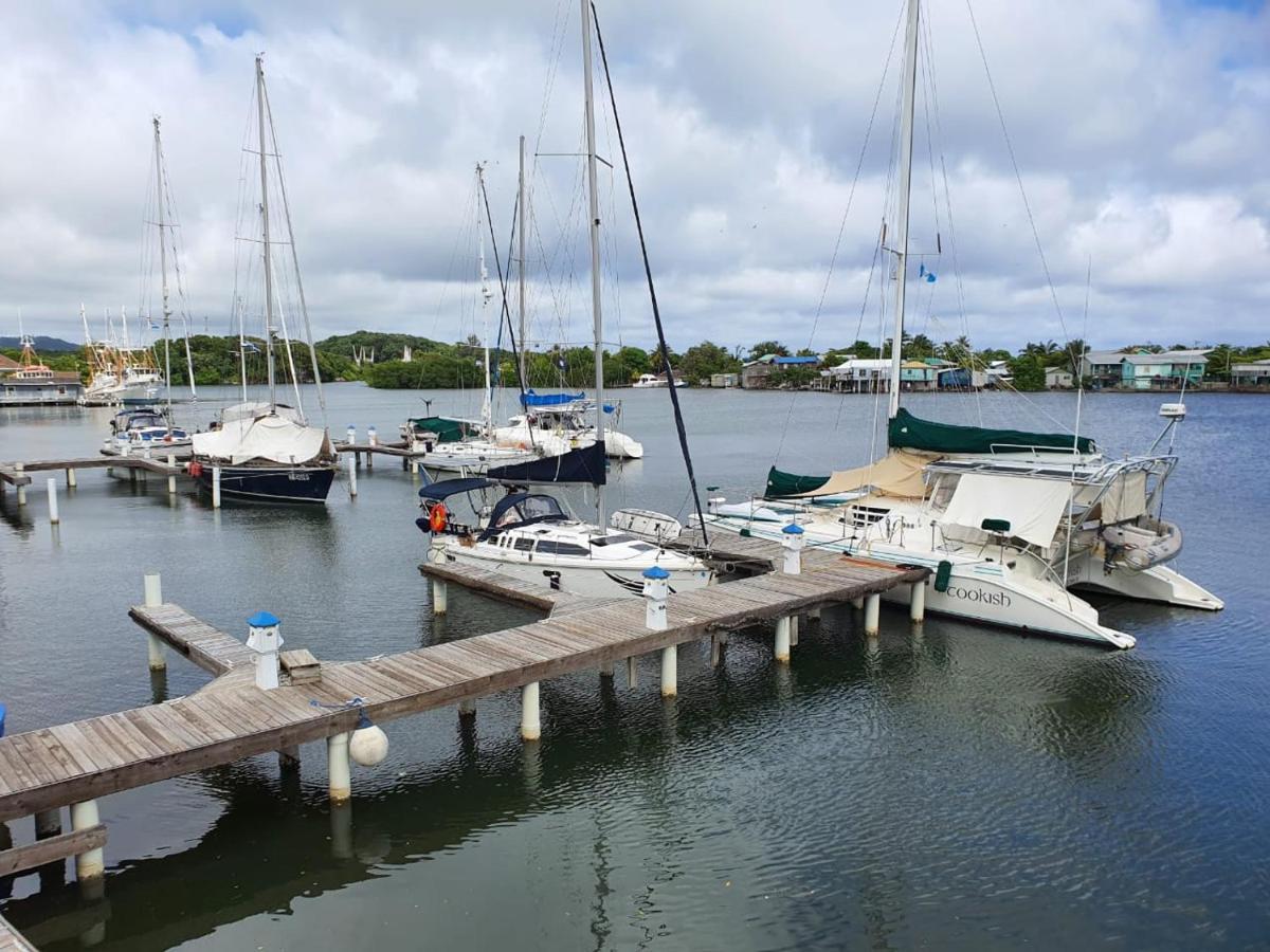 Roatan Yacht Club&Dive Center Hotel French Harbour Buitenkant foto