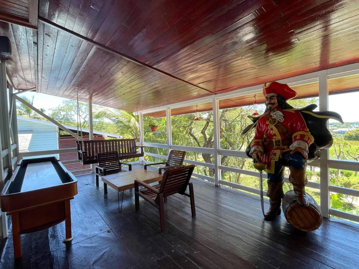 Roatan Yacht Club&Dive Center Hotel French Harbour Buitenkant foto