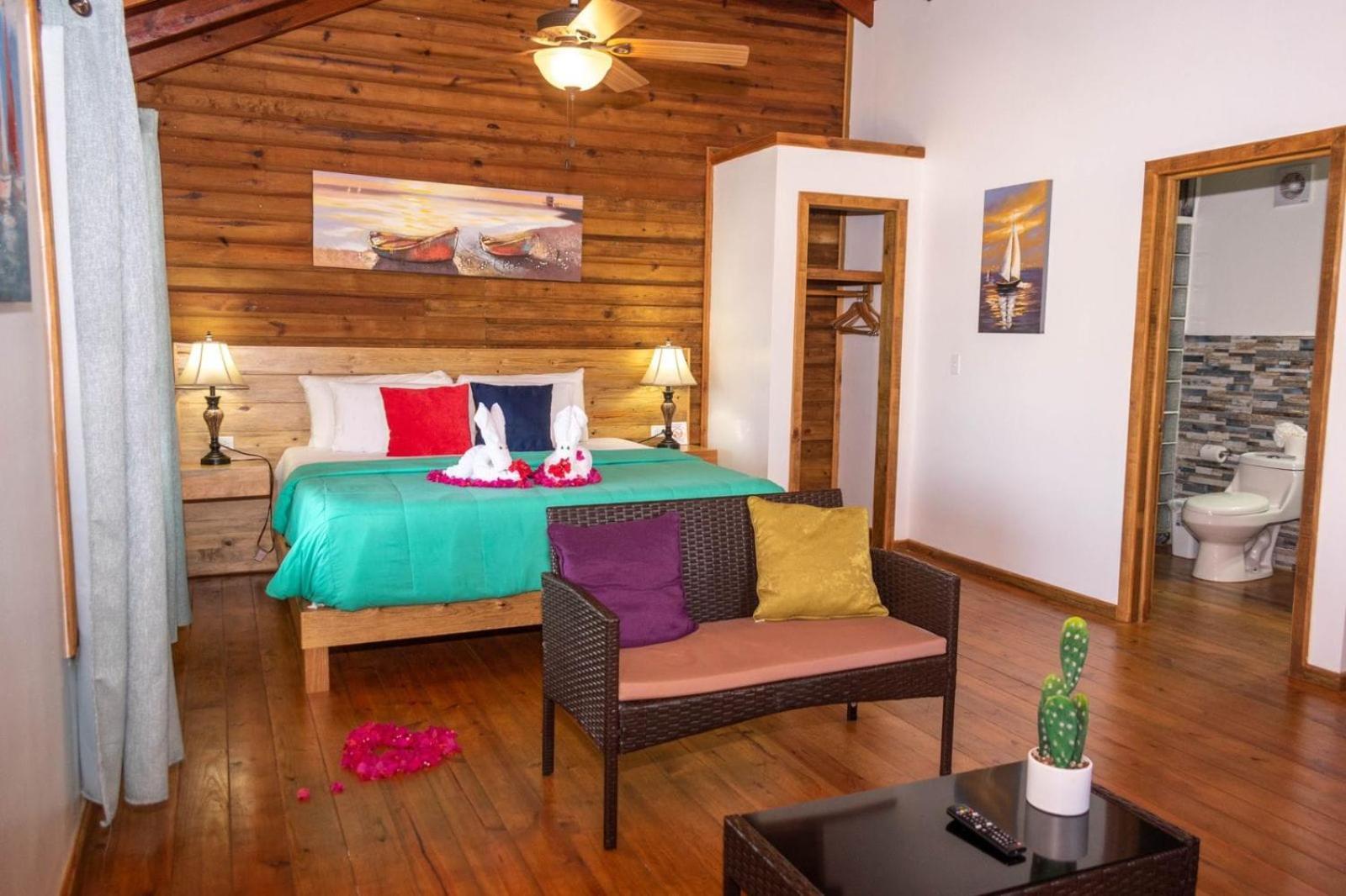 Roatan Yacht Club&Dive Center Hotel French Harbour Buitenkant foto