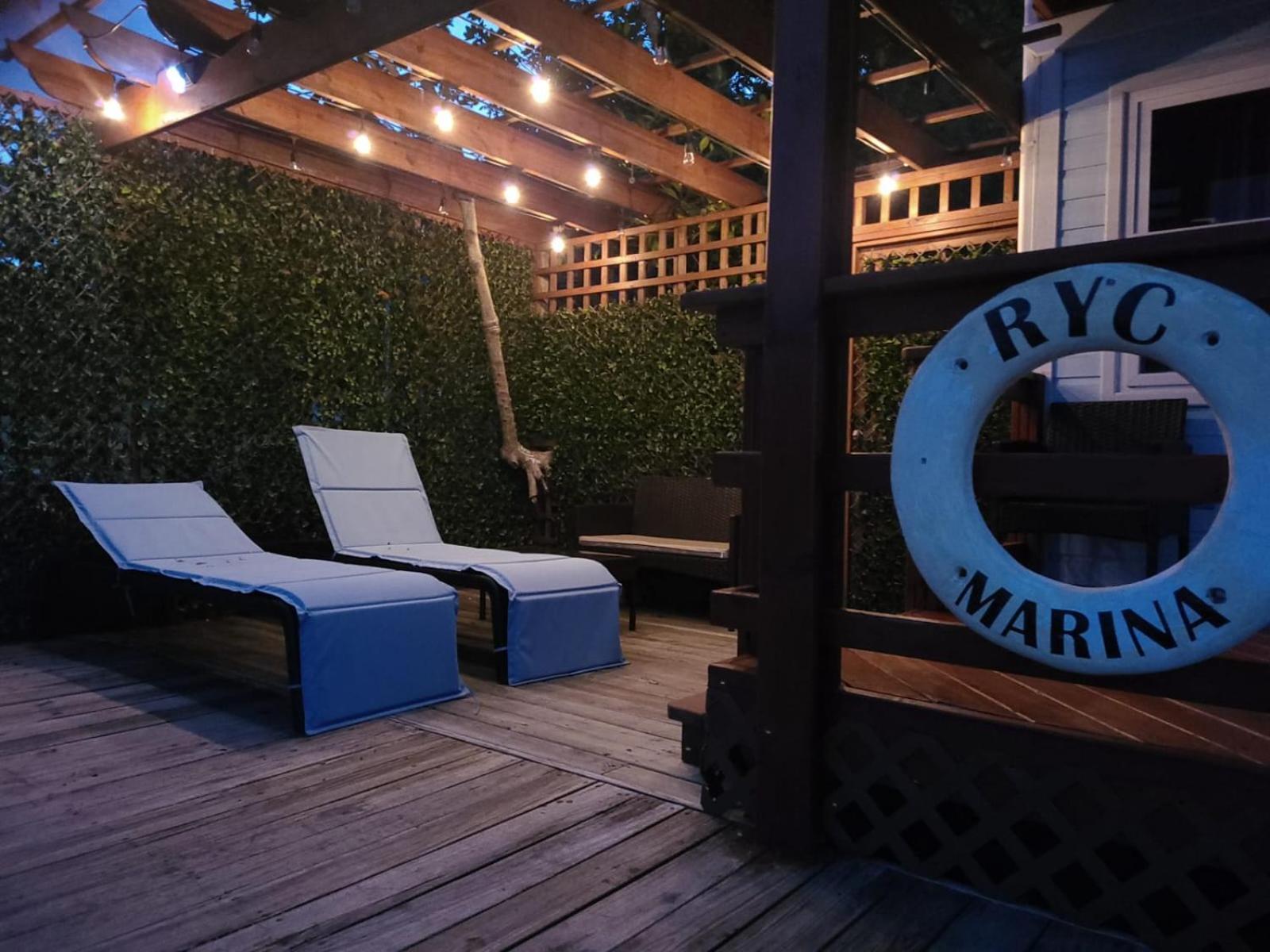 Roatan Yacht Club&Dive Center Hotel French Harbour Buitenkant foto